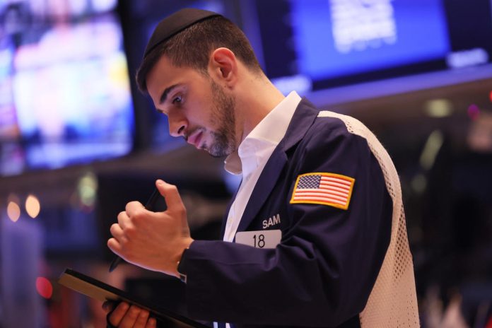 stock-market-news-live-updates:-stocks-fall-ahead-of-tech-earnings,-fedspeak