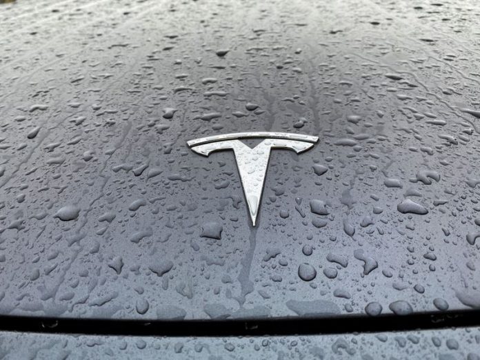 tesla-on-autopilot-crashes-into-stopped-truck-in-pennsylvania-police