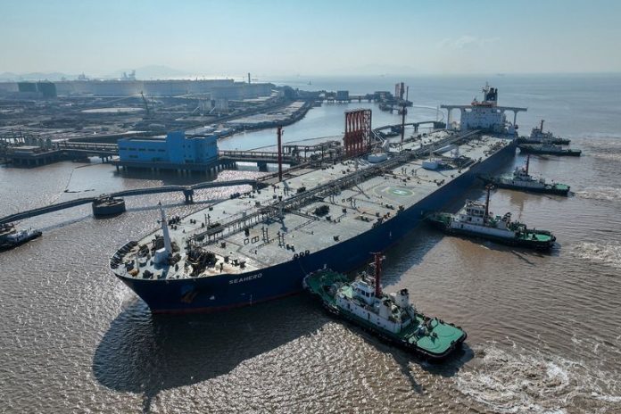 oil-climbs-as-mideast-tension-back-in-focus